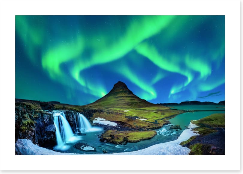 Borealis above Kirkjufell