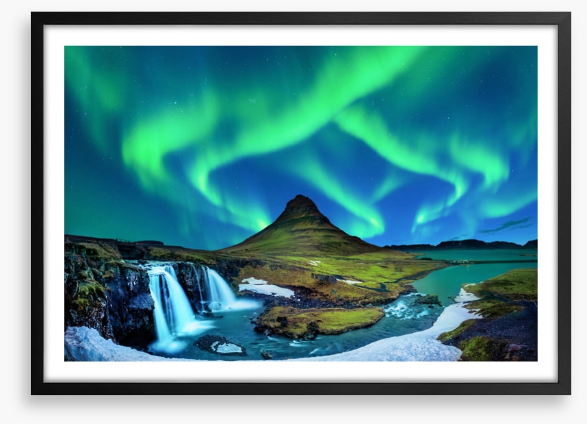 Borealis above Kirkjufell