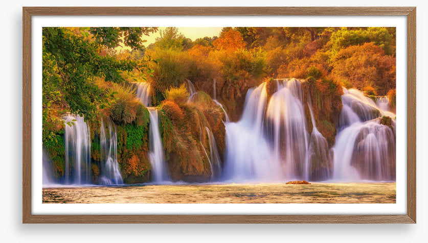 Autumn falls