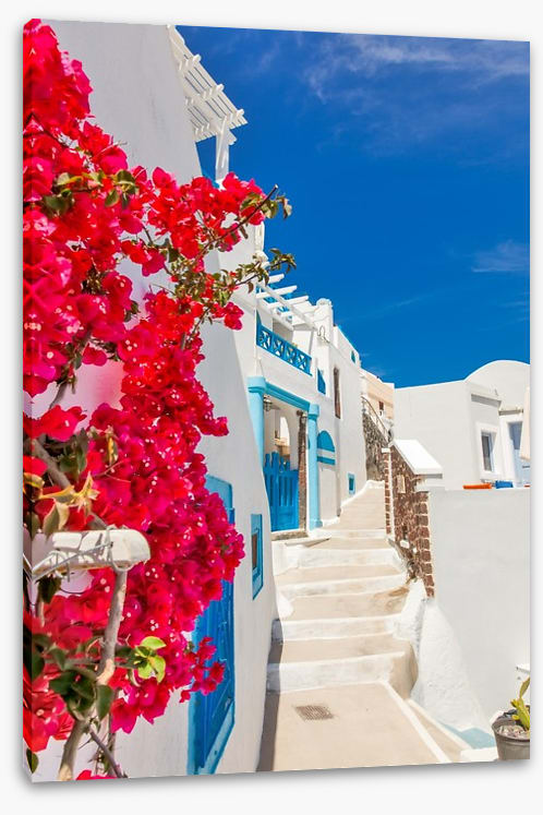 The alleys of Santorini, Greece