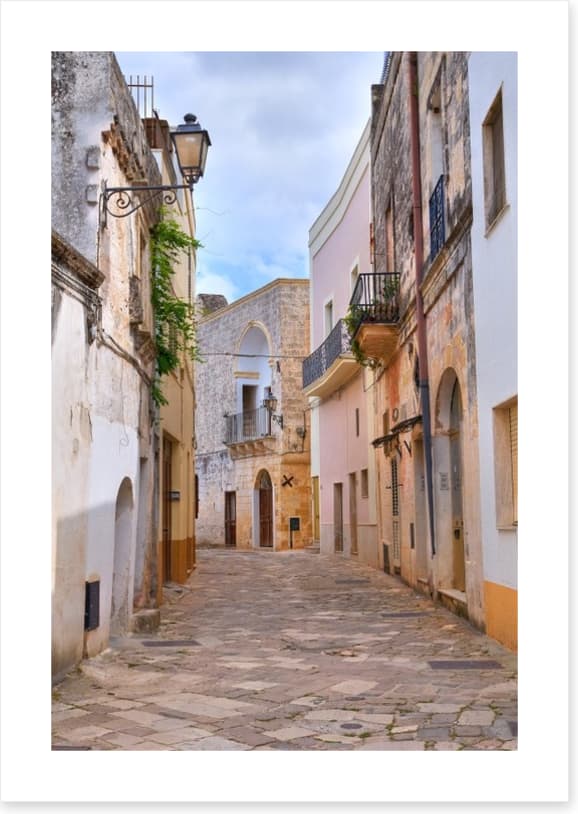 Puglia alleyway, Italy