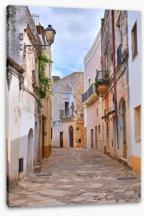 Puglia alleyway, Italy