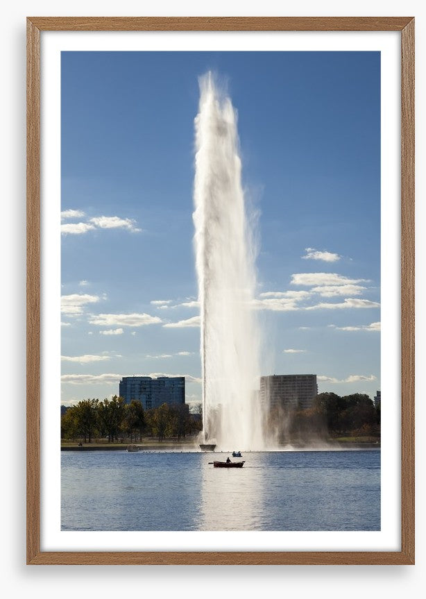 Burley Griffin Lake fountain