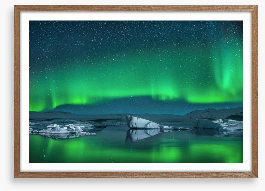 Icebergs under Northern Lights