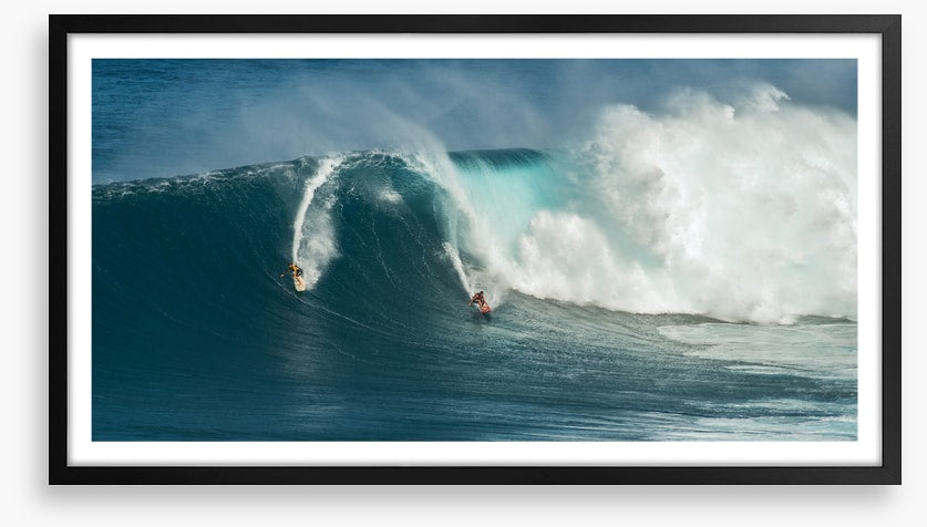 Surfing duo panorama