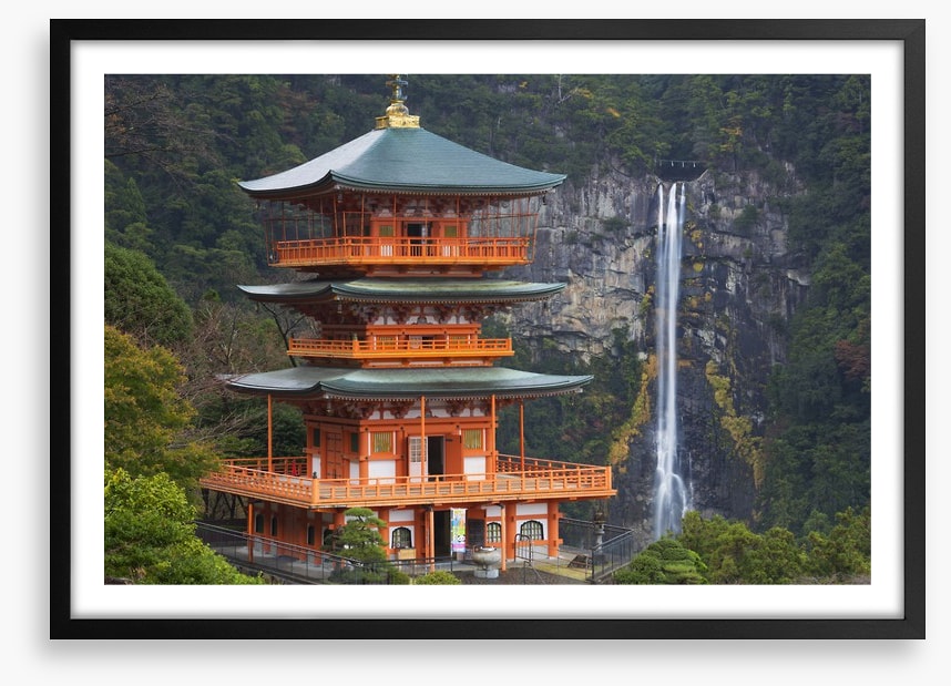 Nachi Falls pagoda