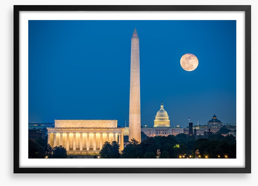 Monumental supermoon