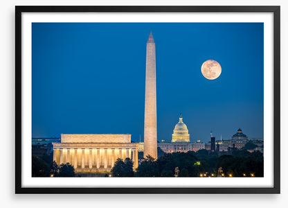 Monumental supermoon
