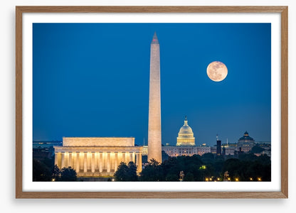Monumental supermoon