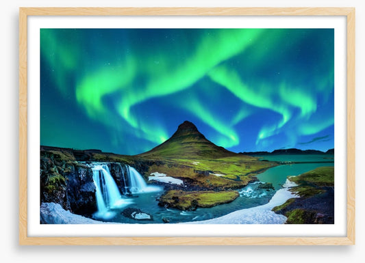 Borealis above Kirkjufell