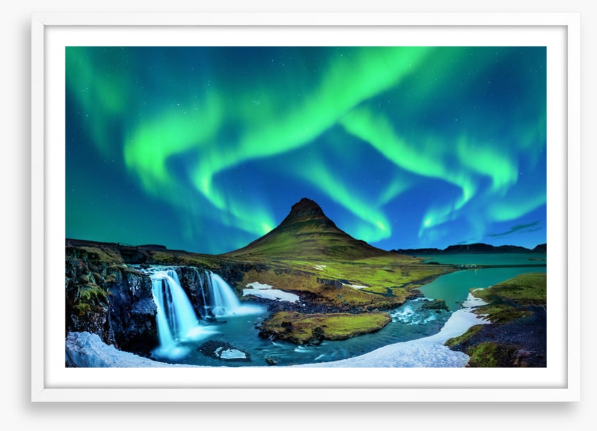 Borealis above Kirkjufell