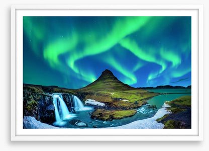 Borealis above Kirkjufell