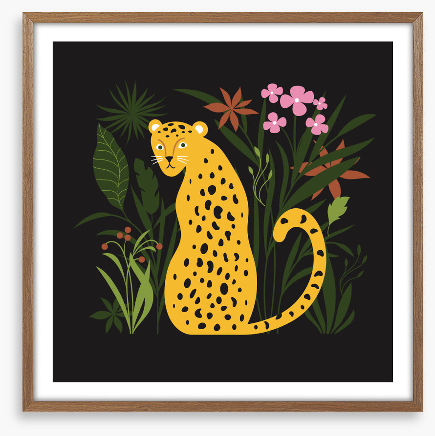 Leopard looks back