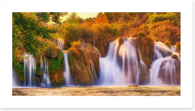 Autumn falls