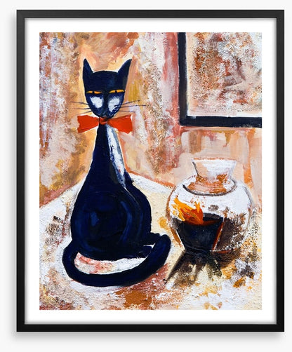 Chat noire avec un vase