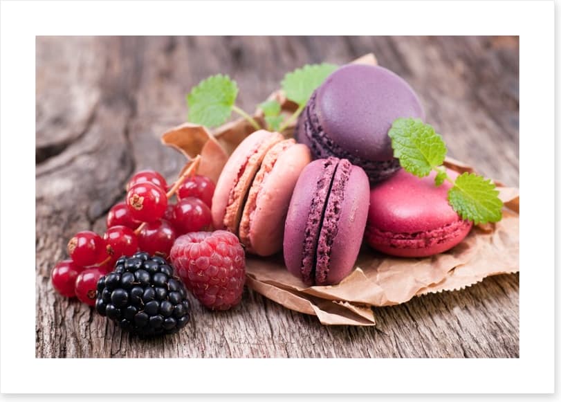 Berry macarons