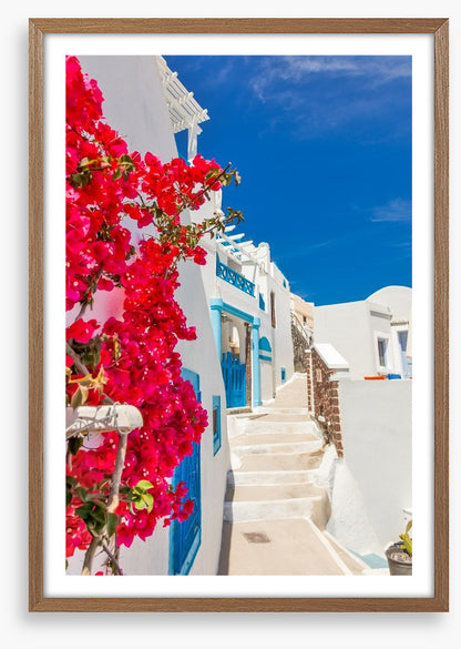 The alleys of Santorini, Greece