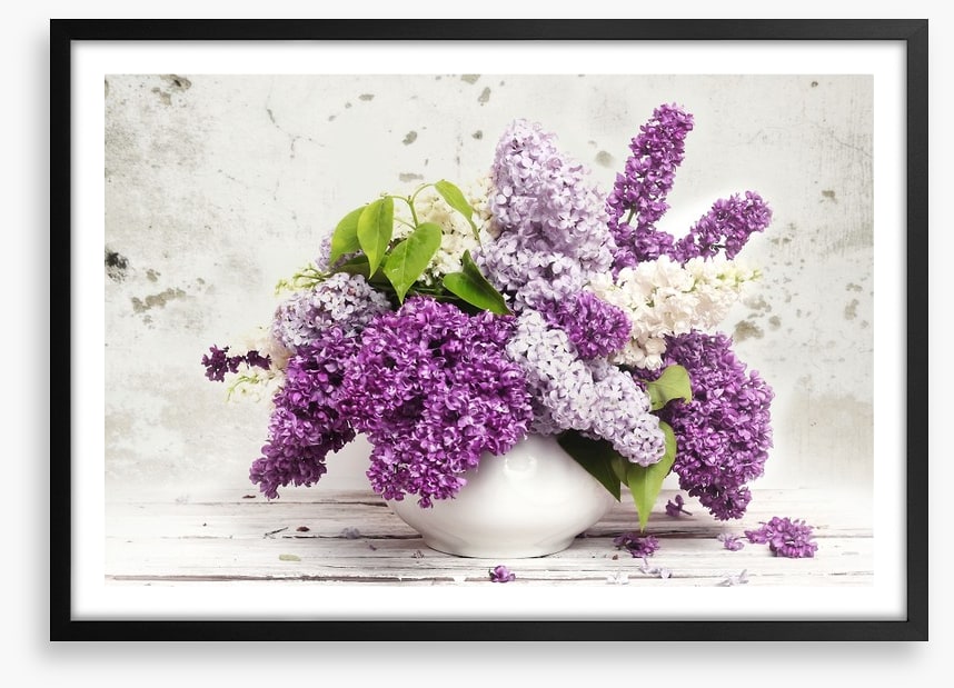 Lilac in the vase
