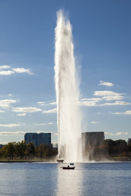 Burley Griffin Lake fountain