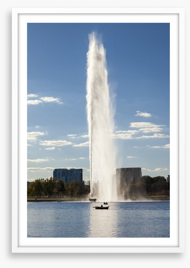 Burley Griffin Lake fountain