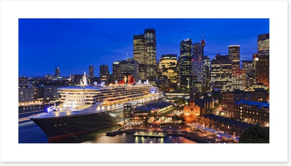 QM2 in Circular Quay at twilight