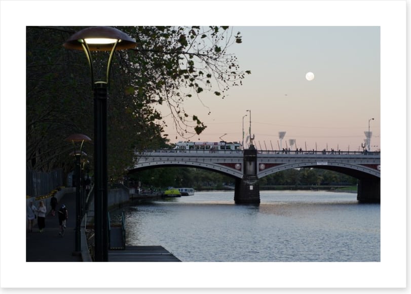 Melbourne moonrise