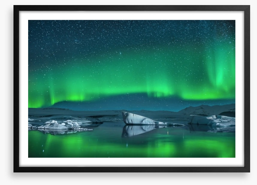Icebergs under Northern Lights