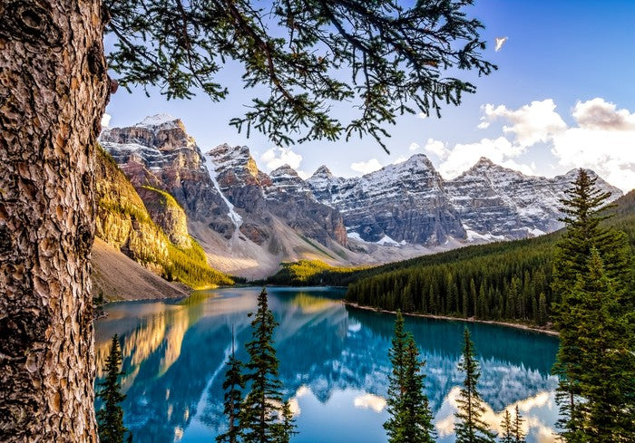 Moraine Lake mountains