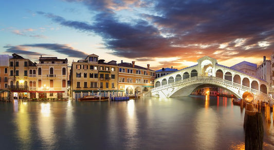 Rialto bridge dusk