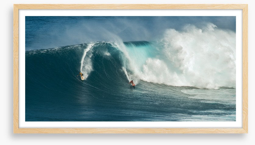 Surfing duo panorama
