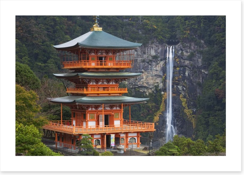 Nachi Falls pagoda
