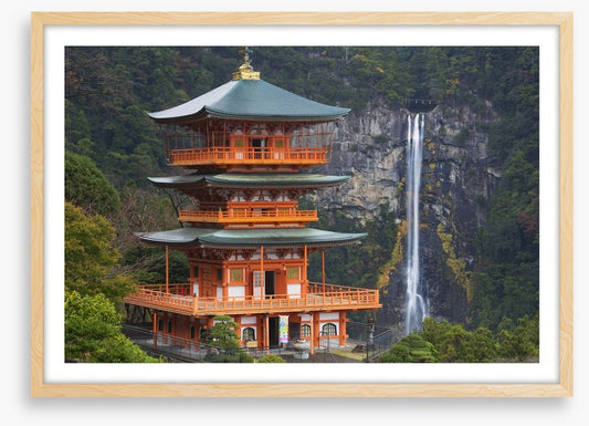 Nachi Falls pagoda