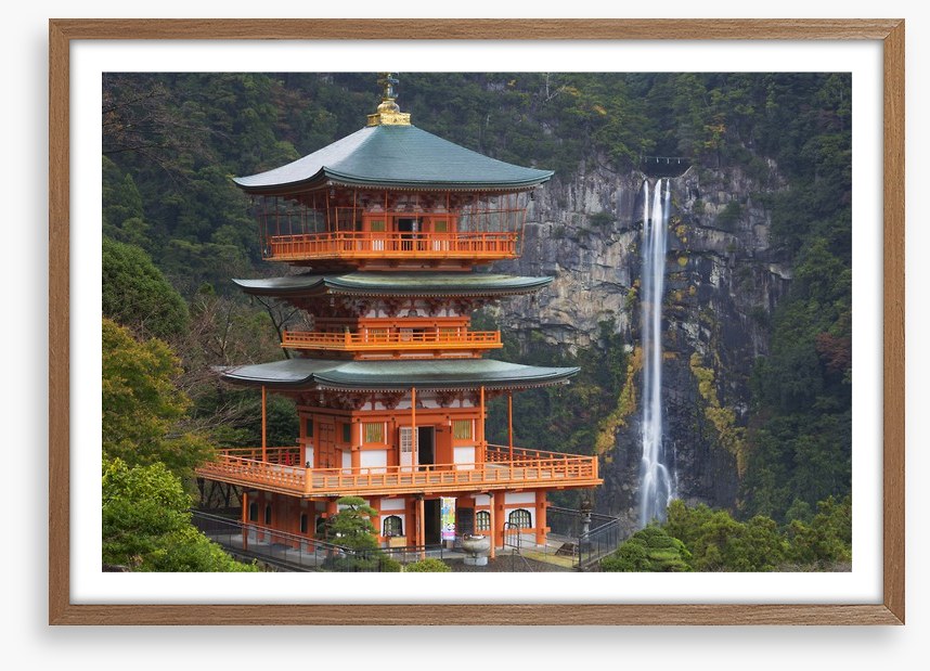 Nachi Falls pagoda