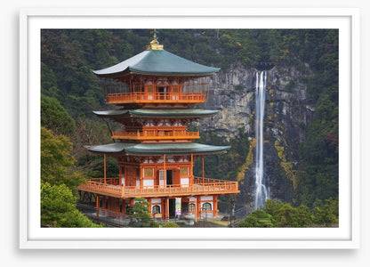 Nachi Falls pagoda